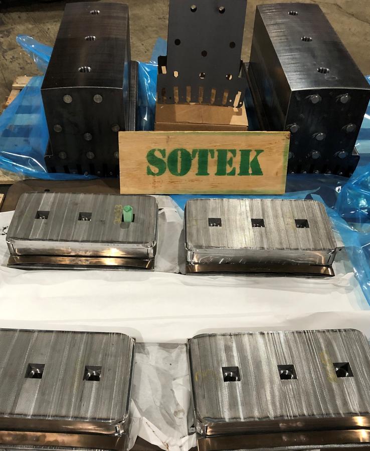 Magnetic pole assembly 6